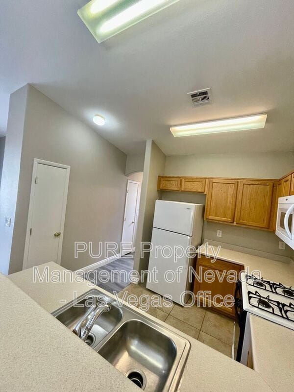 Building Photo - 3047 Errol Flynn St