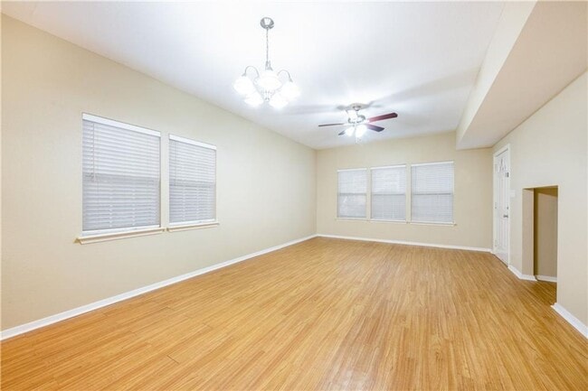 Building Photo - 2809 E 22nd St