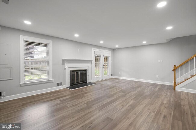 Building Photo - 10 Loganwood Ct
