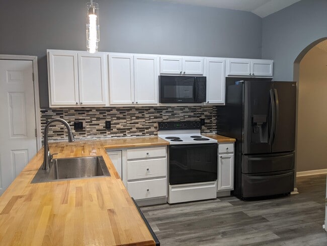 Building Photo - 408 Patriot Pl