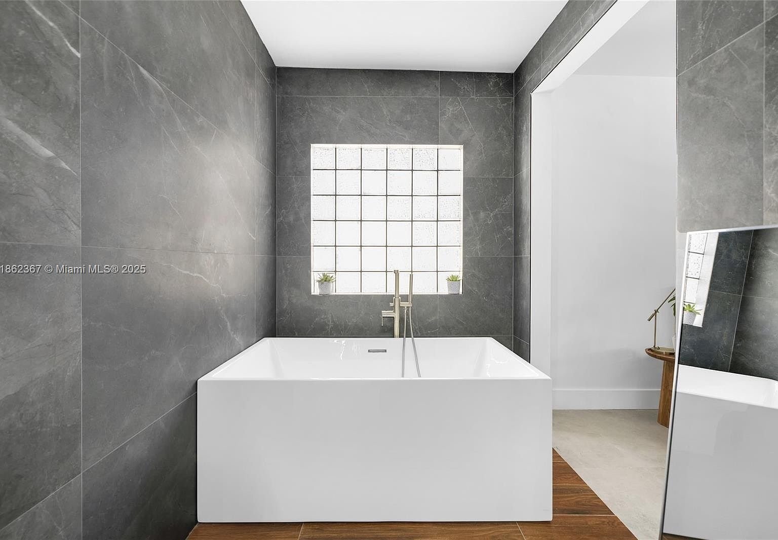 Building Photo - 620 SW 22nd Rd