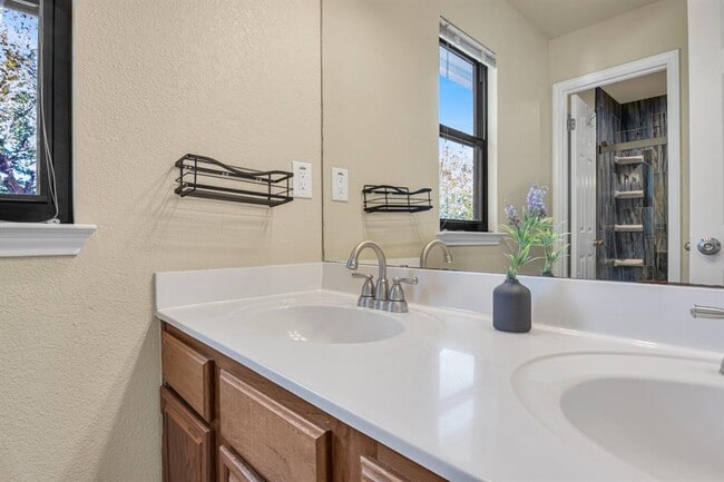 Building Photo - 1803 Lion-Heart Dr