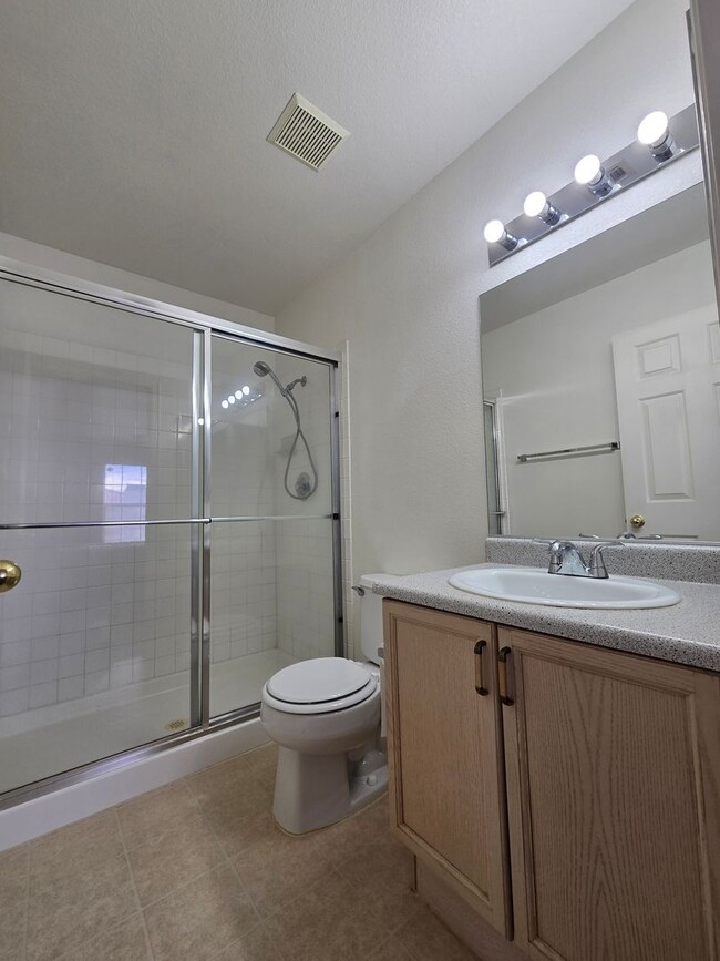 Building Photo - Fabulous 2-Bedroom partially furnished tow...