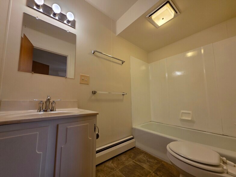 Building Photo - 430 Jordan Ave