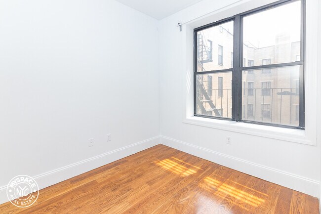 Building Photo - 1625 Putnam Ave