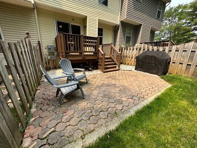 Building Photo - STAFFORD TOWNHOUSES - CLOSE TO QUANTICO