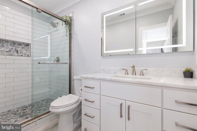 Building Photo - 255 S Pickett St