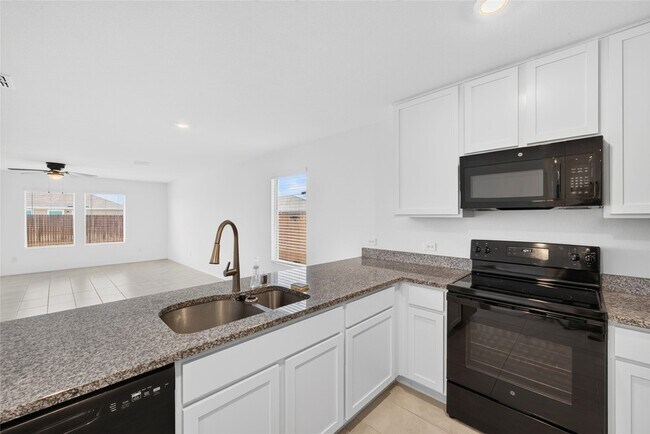 Building Photo - 320 Dewberry St