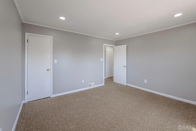 Building Photo - 49 Riva Ave