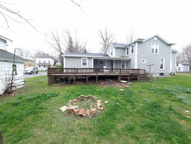 Building Photo - 6 Green St