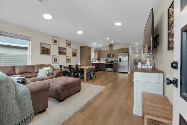 Building Photo - 1350-1313 13th Ave