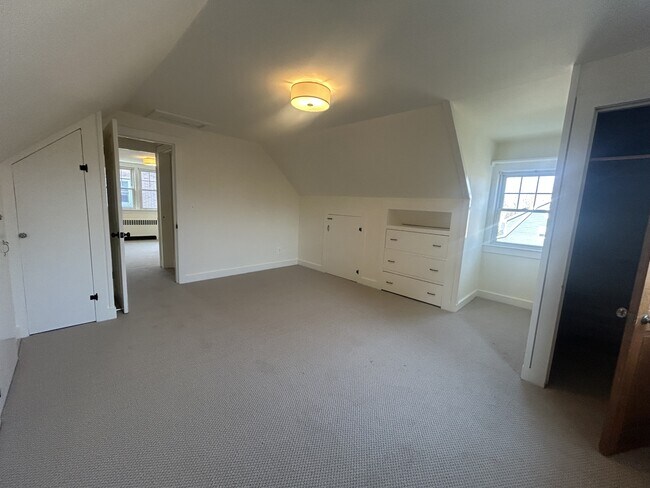 Building Photo - 25 Putnam Ave