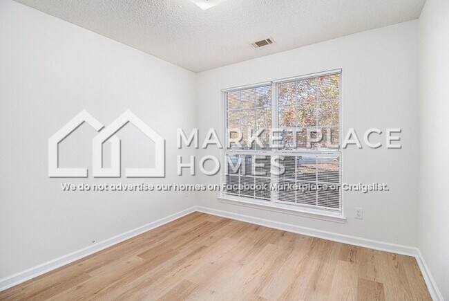 Building Photo - 10143 Deep Creek Dr