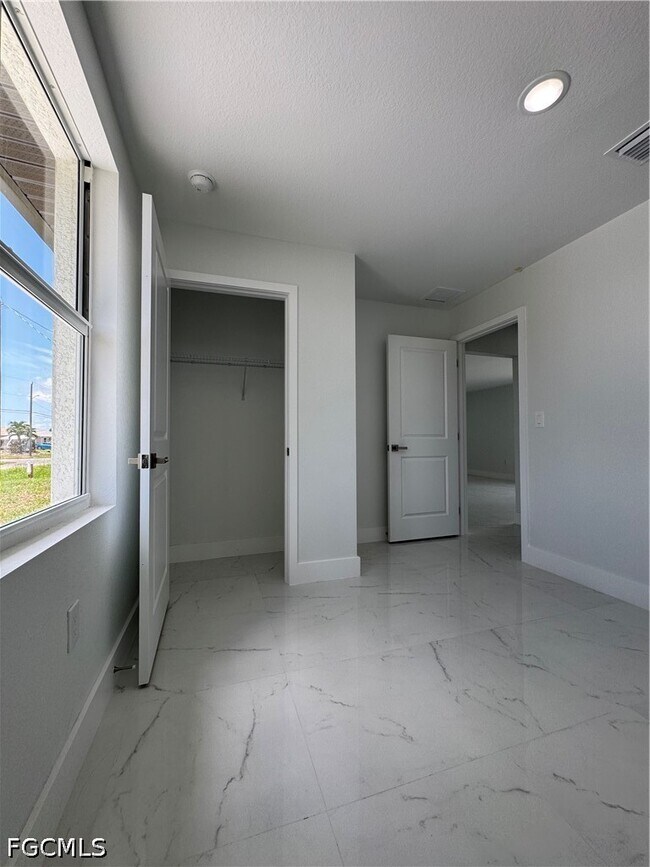 Building Photo - 3015 4th St SW