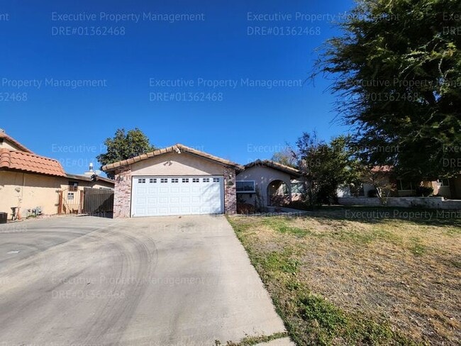 Primary Photo - 4 bedroom 2 bath great location.