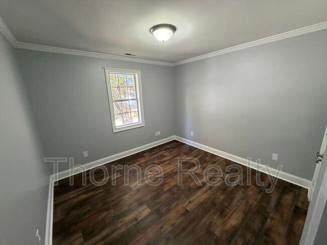 Building Photo - 103 Sara Dr