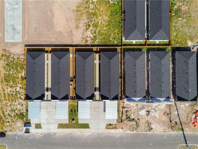 Building Photo - 604 N Onyx Ave