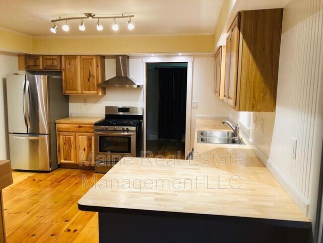 Building Photo - 1121 Stillwater Ave