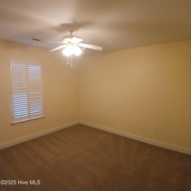 Building Photo - 4999 Glen Cove Dr SE