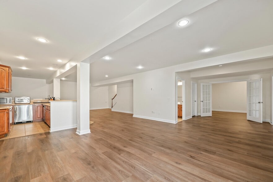 Large living area - 5619 Websters Way