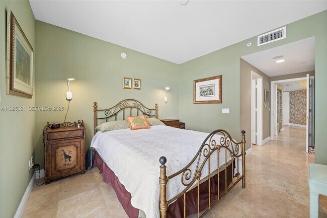 Building Photo - 4775 Collins Ave