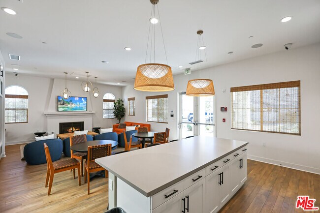 Building Photo - 6972 Calla Lily Dr