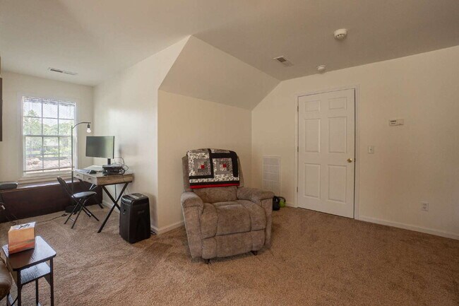 Building Photo - Available mid June!