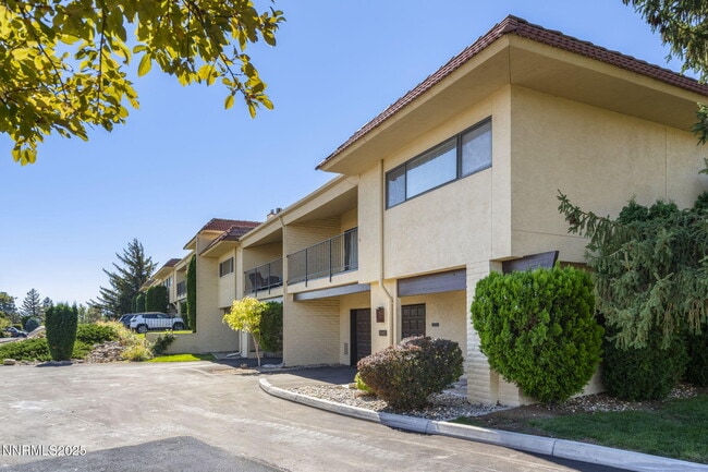 Building Photo - 3447 Skyline Blvd