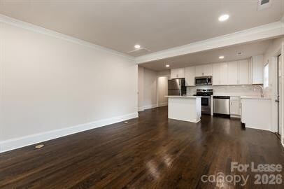 Building Photo - 1704 Club Rd