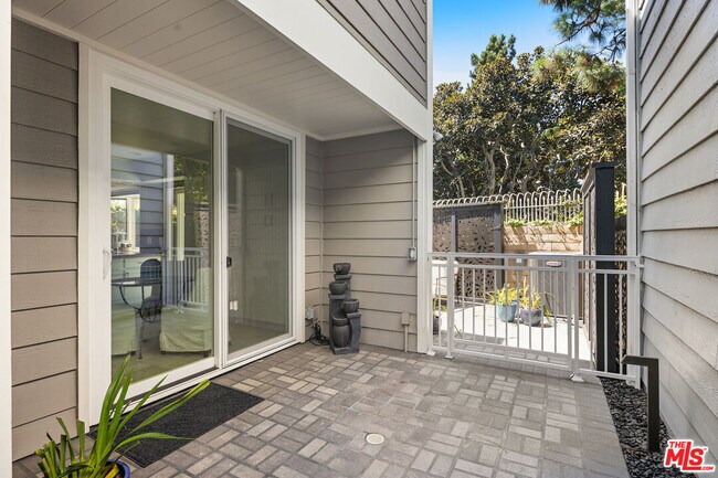 Building Photo - 13082 Mindanao Way