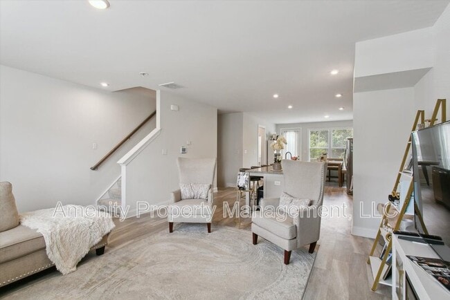 Building Photo - 121 Daybeacon St