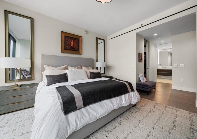 Building Photo - 366 W Superior St