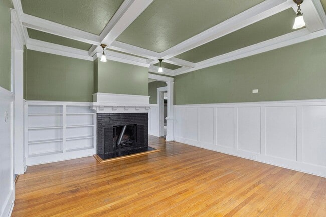 Building Photo - 7 Rose Ave