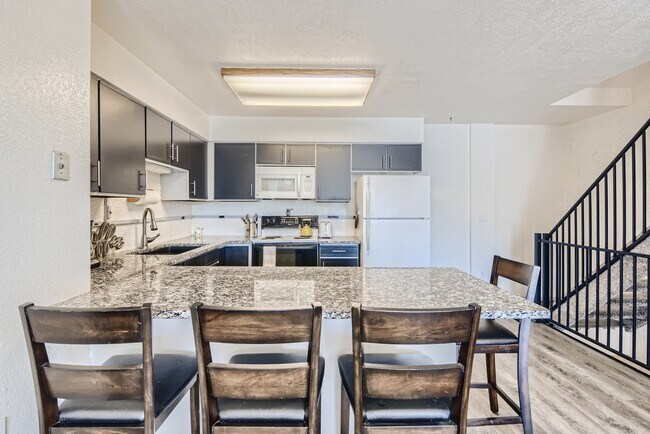 Building Photo - 520 Superior St