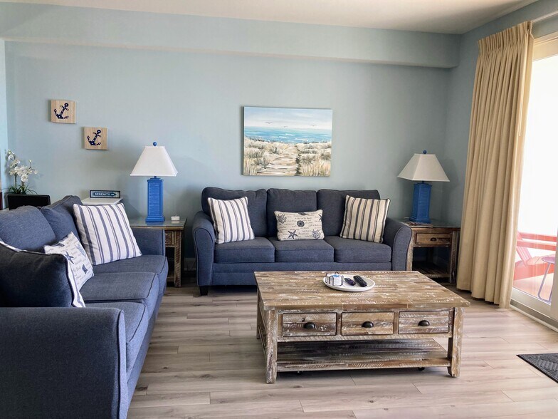 Building Photo - 9860 S Thomas Dr