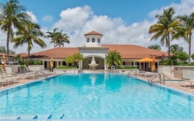 Building Photo - 19900 E Country Club Dr