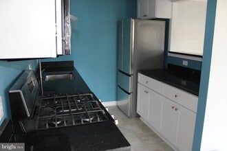 Building Photo - 2754 Hollywood Rd