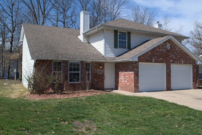 Building Photo - 1309-1311 Godas