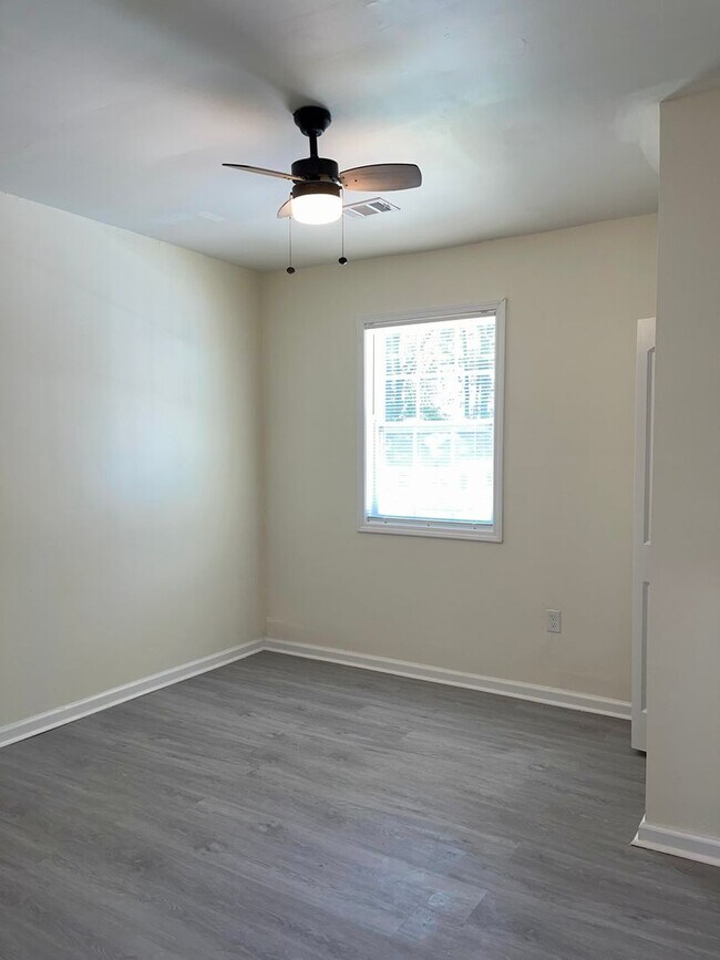 Building Photo - Remodeled 4 Bed/2 Bath Ranch Home!