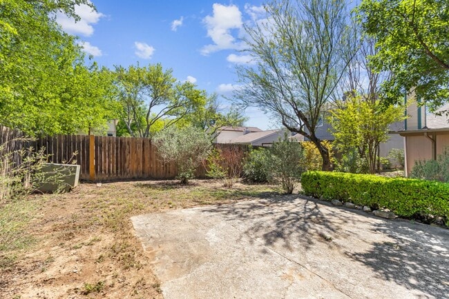 Building Photo - 9929 Village Briar