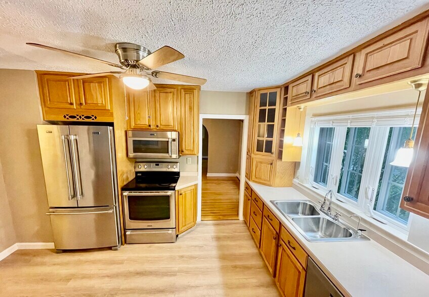 Building Photo - 6 Madeline St