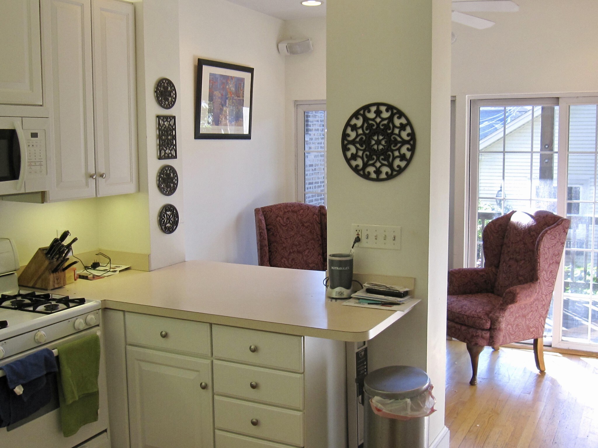 Building Photo - 734 Mulford St