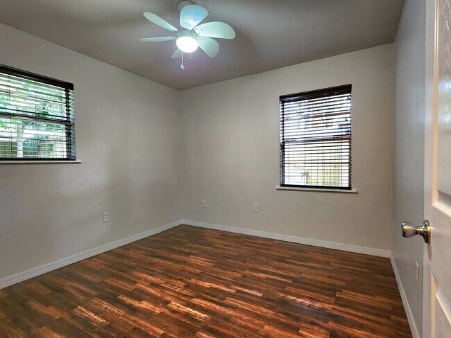 Building Photo - FOR RENT 4 bed 3 bath home