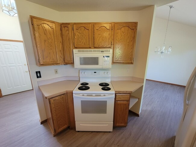 Building Photo - Prime Kennewick Location – 4 Bed, 2 Bath N...