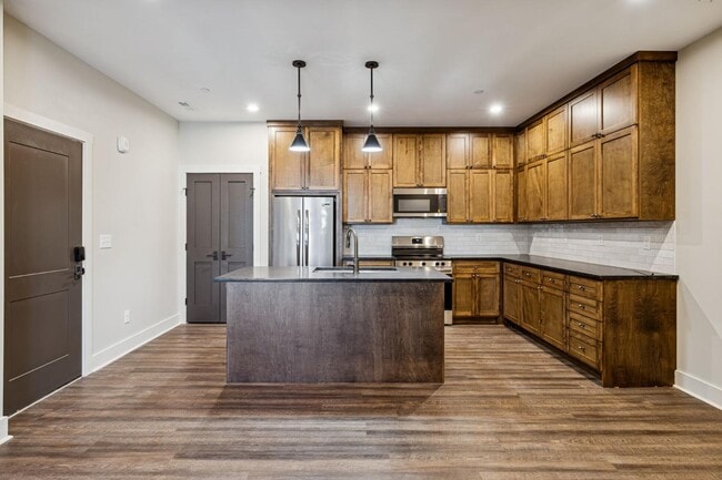 Building Photo - 120 N Main St