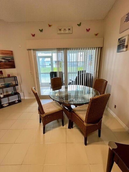 Building Photo - 3841 Island Club Cir E