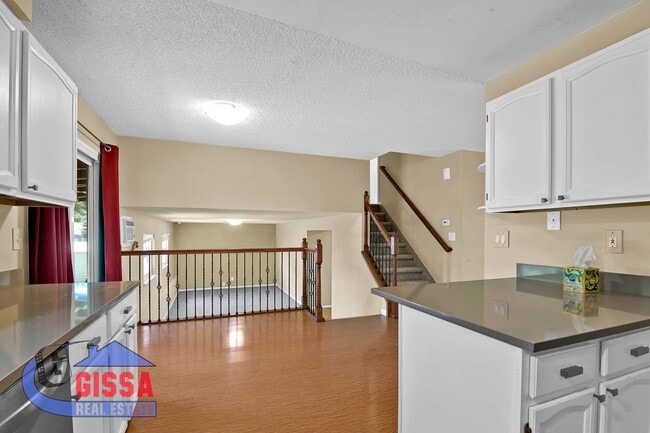 Building Photo - Beautiful home with 3 bedrooms, 2 bathroom...