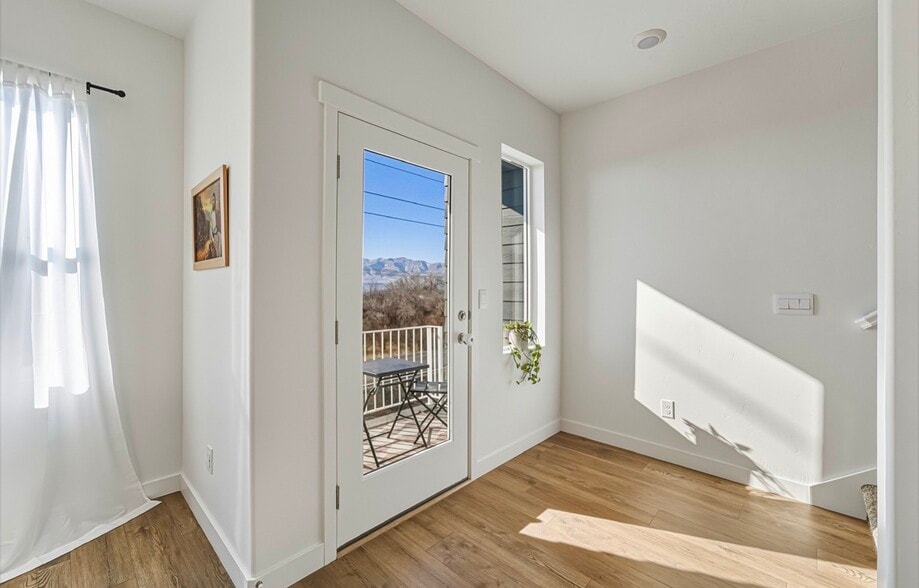 Building Photo - 1007 E Midship Wy