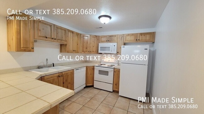 Building Photo - 3042 E Somerset Dr