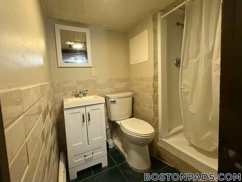 Building Photo - 31 Seattle St